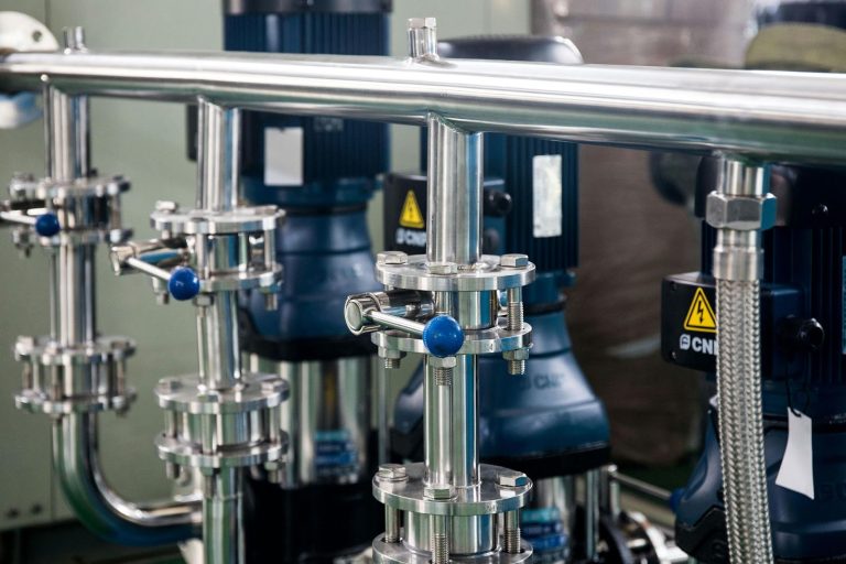 Mabomba yenye valves za kipepeo za flanged kwa ufumbuzi wa udhibiti wa mtiririko